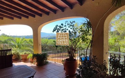 Beautiful Mediterranean villa with guest house and panoramic views.
